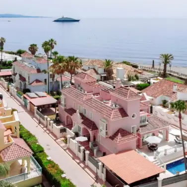 Short-term rent of detached villa in Marbella