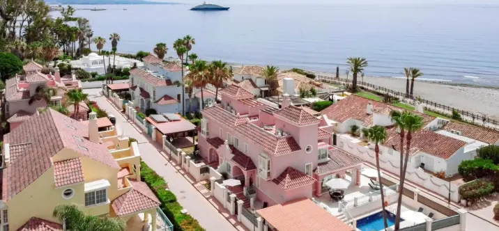 Short-term rent of detached villa in Marbella 0