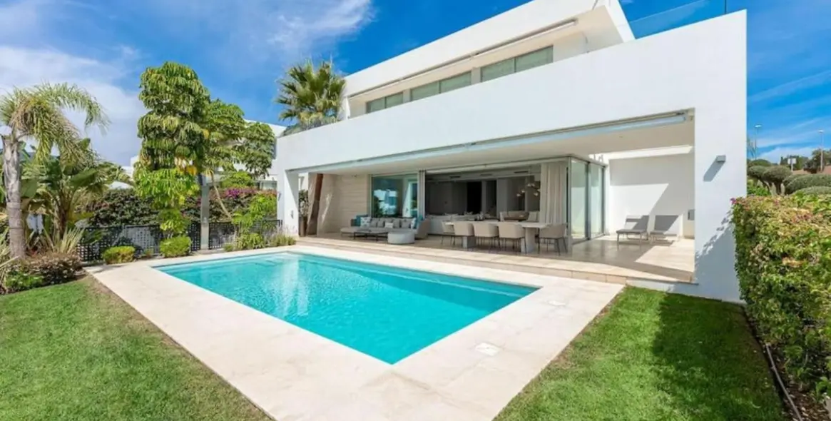 Краткосрочная аренда  отдельно стоящей виллы в Río Real 1