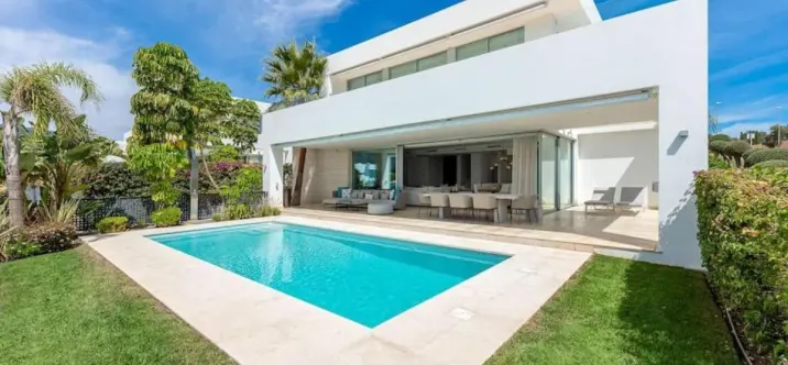 Краткосрочная аренда  отдельно стоящей виллы в Río Real 0