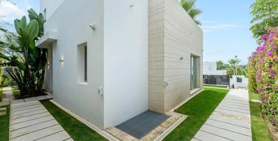 Short-term rent of detached villa in Río Real 23