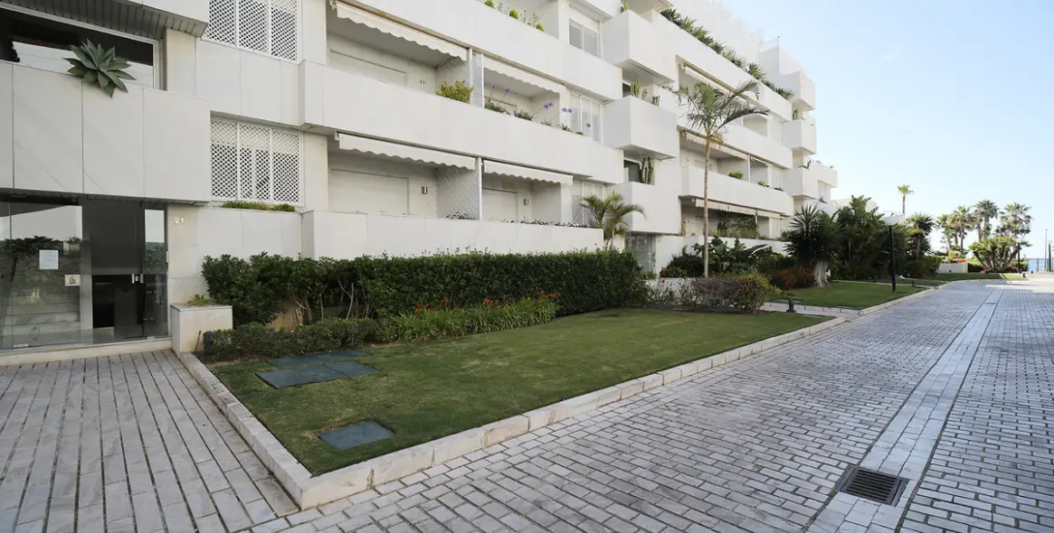 Short-term rent of middle floor apartment in Nueva Andalucía 8