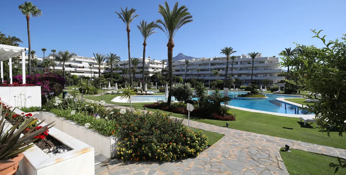 Short-term rent of middle floor apartment in Nueva Andalucía 9