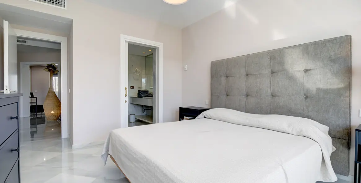 Short-term rent of middle floor apartment in Nueva Andalucía 12