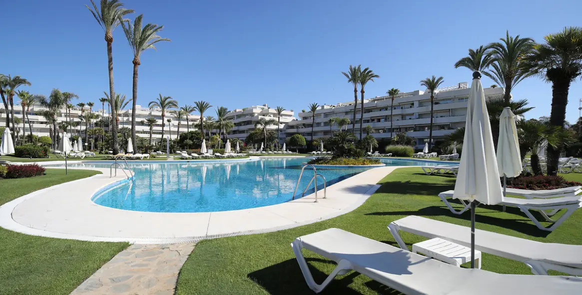 Short-term rent of middle floor apartment in Nueva Andalucía 23