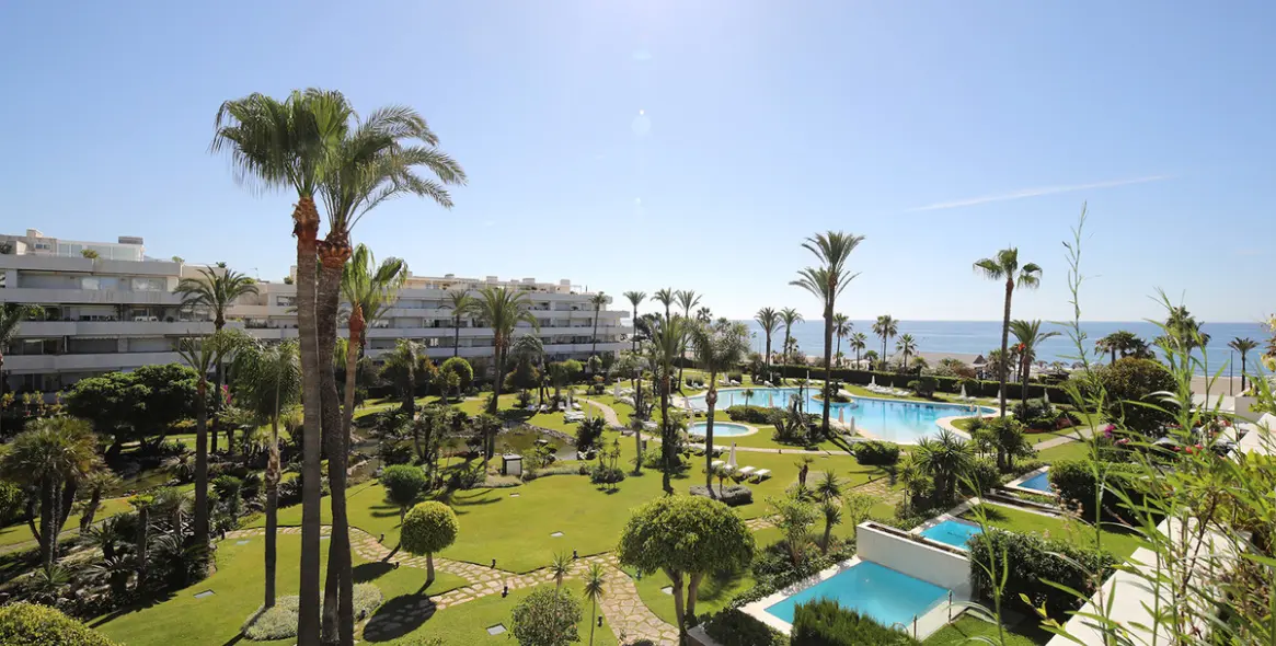 Short-term rent of middle floor apartment in Nueva Andalucía 32