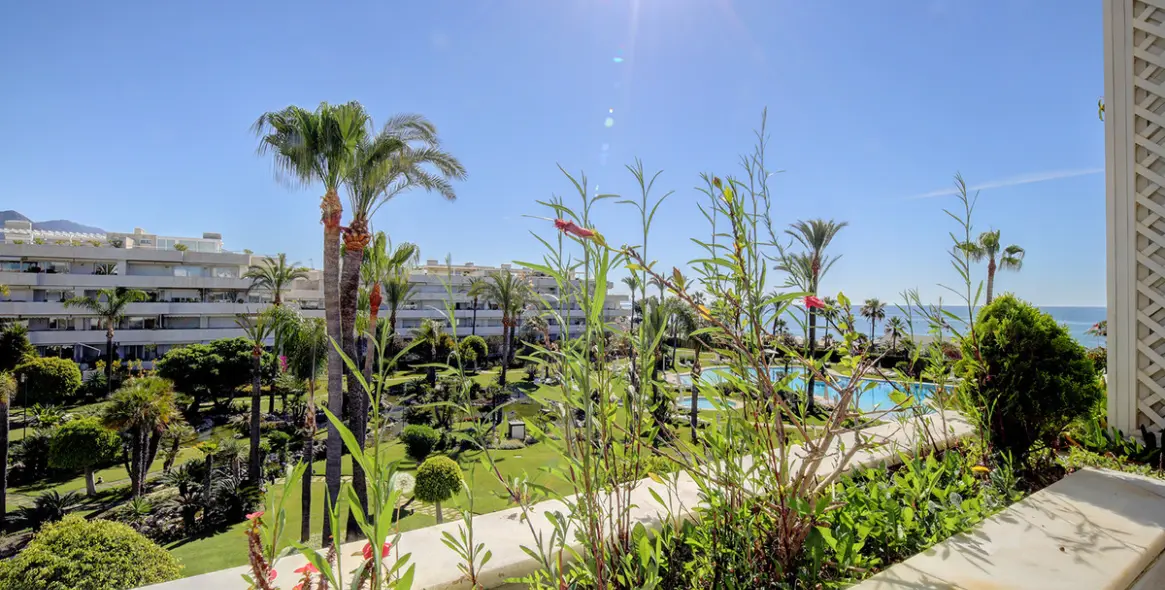 Short-term rent of middle floor apartment in Nueva Andalucía 36