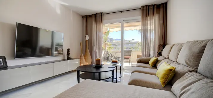 Short-term rent of middle floor apartment in Nueva Andalucía 1
