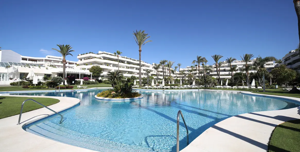 Short-term rent of middle floor apartment in Nueva Andalucía 31