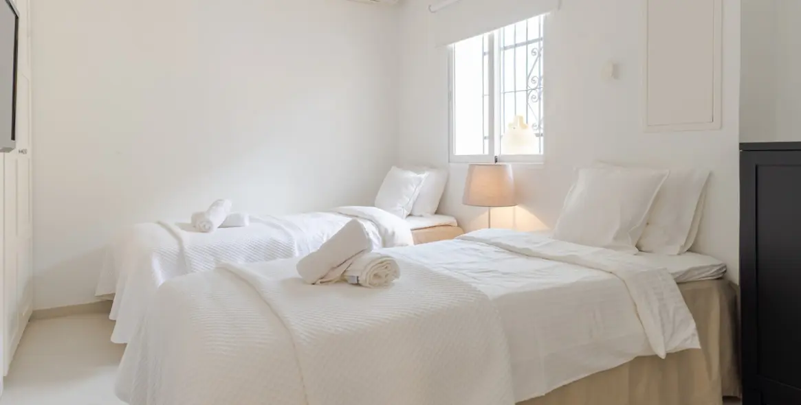 Alquiler a corto plazo de villa independiente en Nueva Andalucía 13