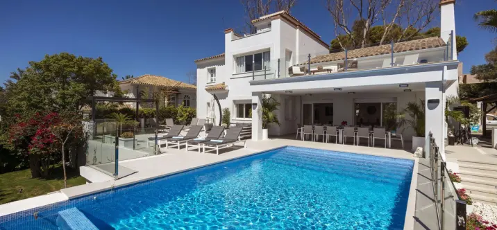 Short-term rent of townhouse in Elviria 0