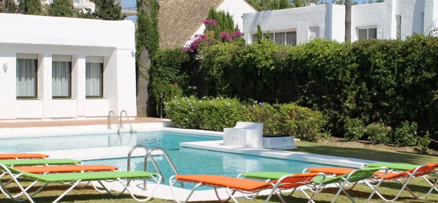 Alquiler a corto plazo de villa independiente en Puerto Banús 0