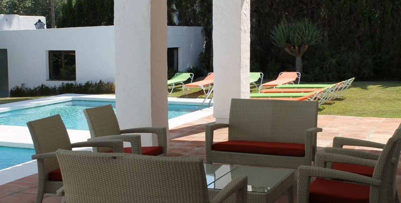Alquiler a corto plazo de villa independiente en Puerto Banús 2