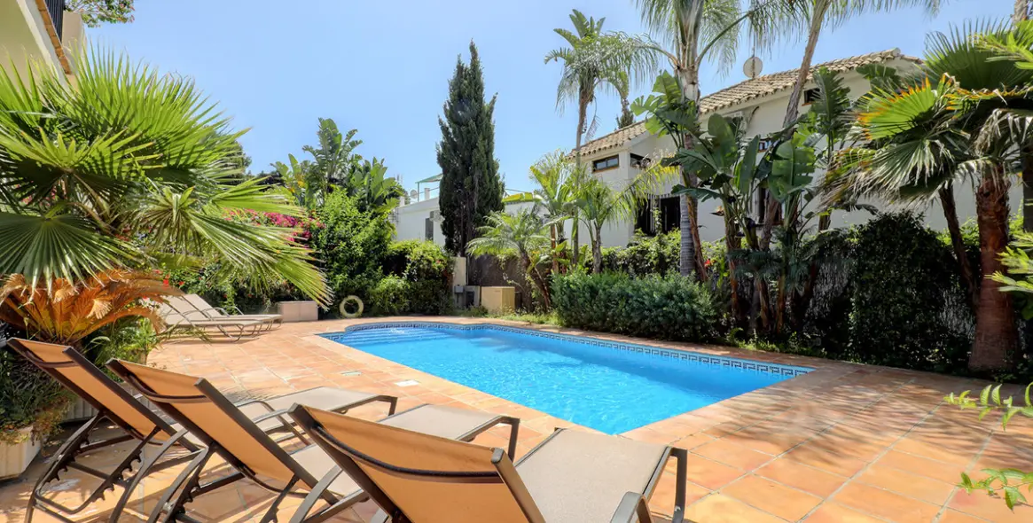 Краткосрочная аренда  отдельно стоящей виллы в Cabopino 10