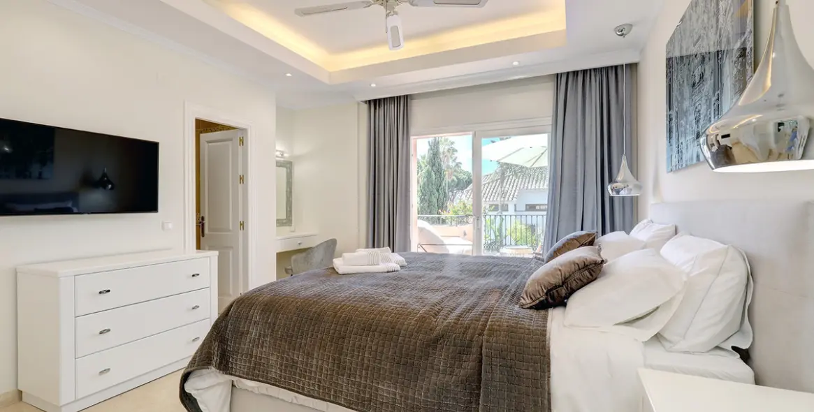 Краткосрочная аренда  отдельно стоящей виллы в Cabopino 11