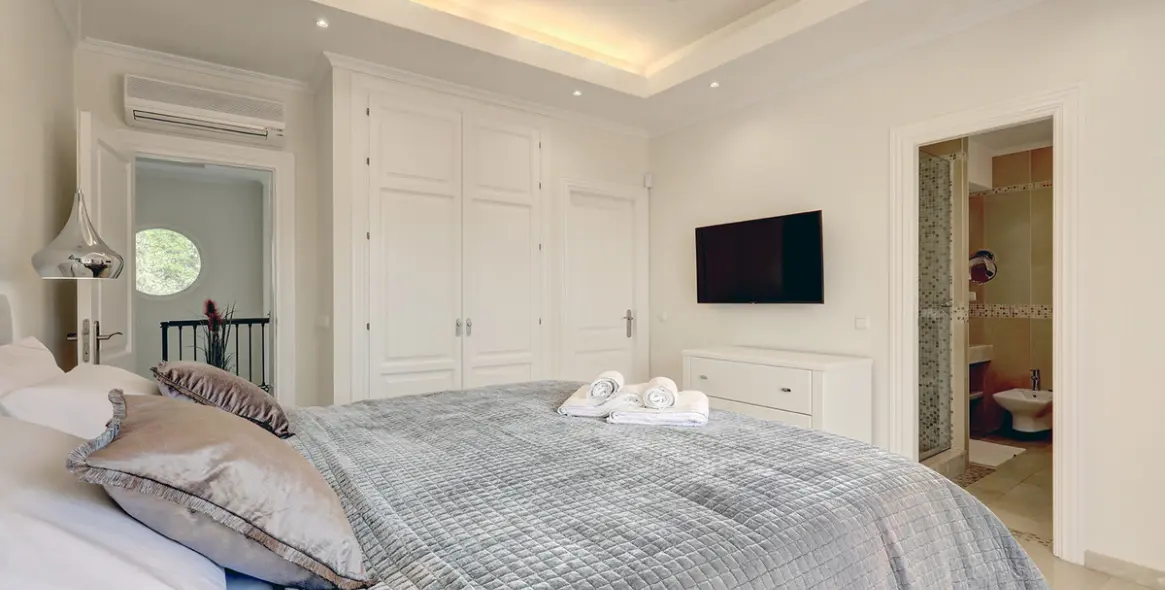 Краткосрочная аренда  отдельно стоящей виллы в Cabopino 14