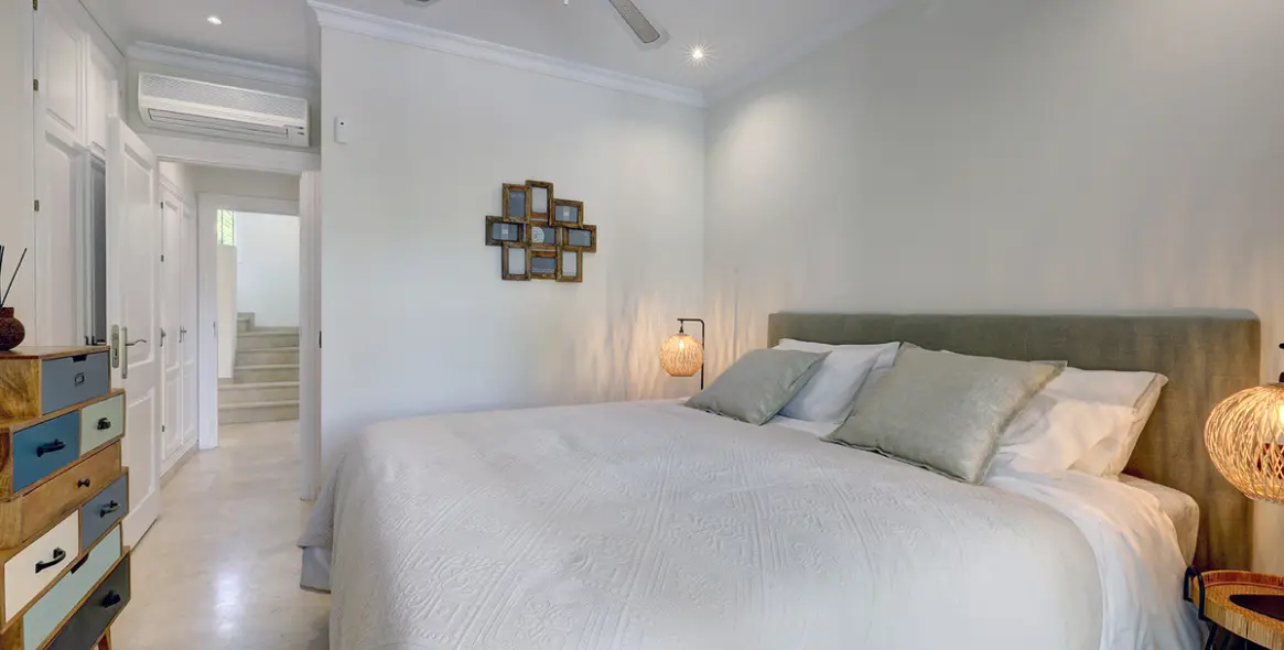 Краткосрочная аренда  отдельно стоящей виллы в Cabopino 25