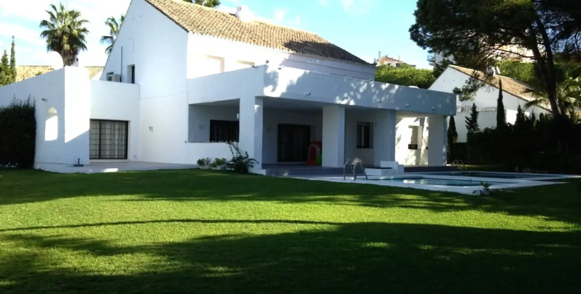 Short-term rent of detached villa in Puerto Banús 3