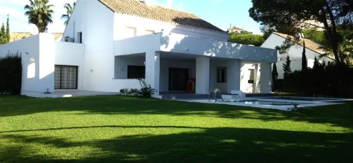 Short-term rent of detached villa in Puerto Banús 2