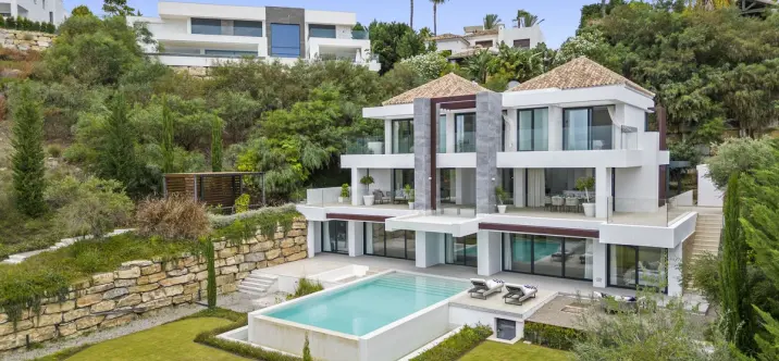 Short-term rent of detached villa in Benahavís 0