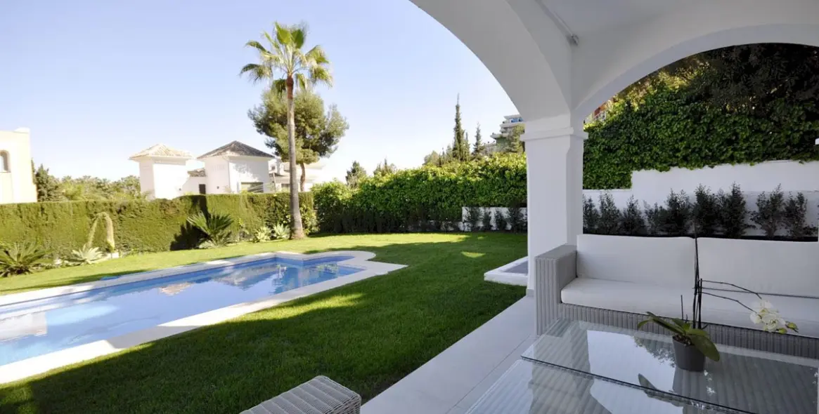 Short-term rent of detached villa in Nueva Andalucía 2