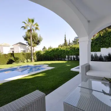 Short-term rent of detached villa in Nueva Andalucía