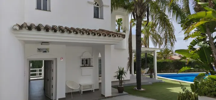 Short-term rent of detached villa in Atalaya 0