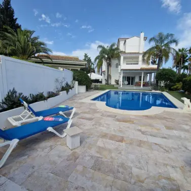 Short-term rent of detached villa in Atalaya