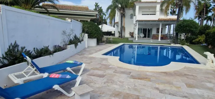 Short-term rent of detached villa in Atalaya 3