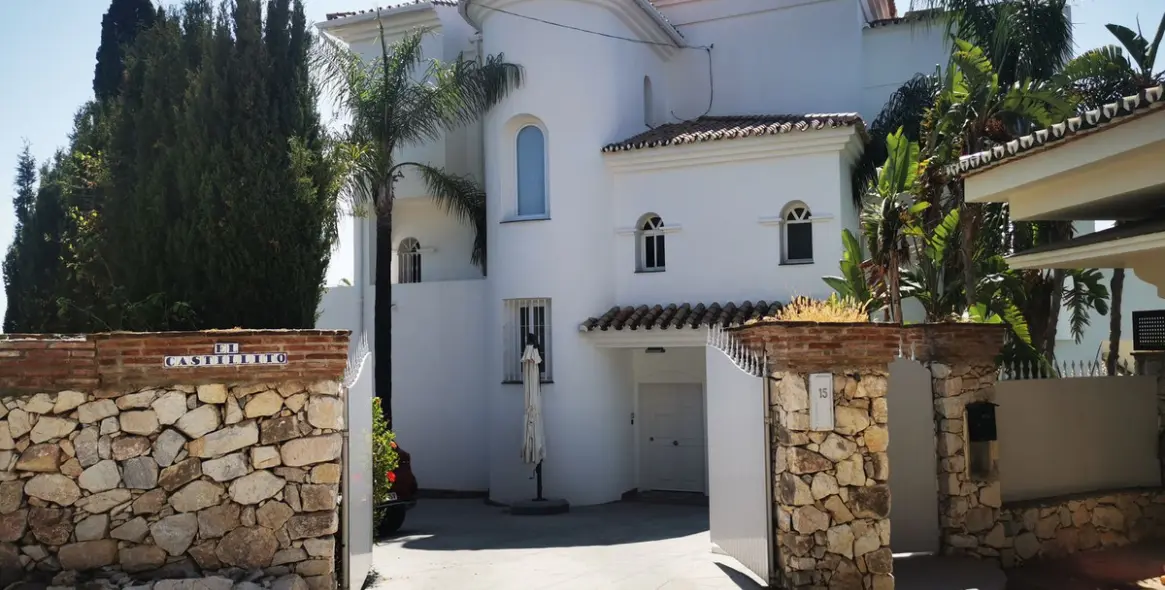 Short-term rent of detached villa in Atalaya 5