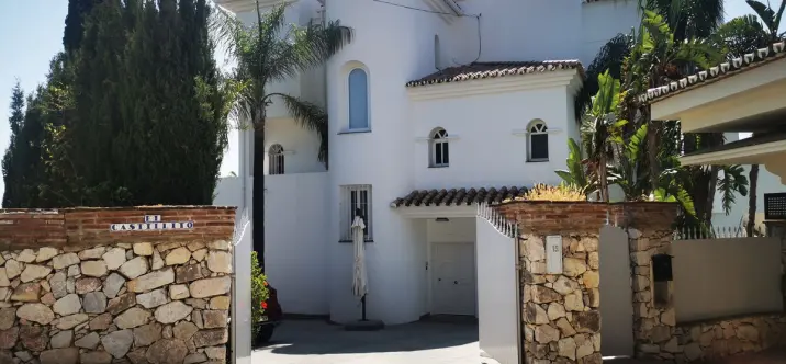Short-term rent of detached villa in Atalaya 4