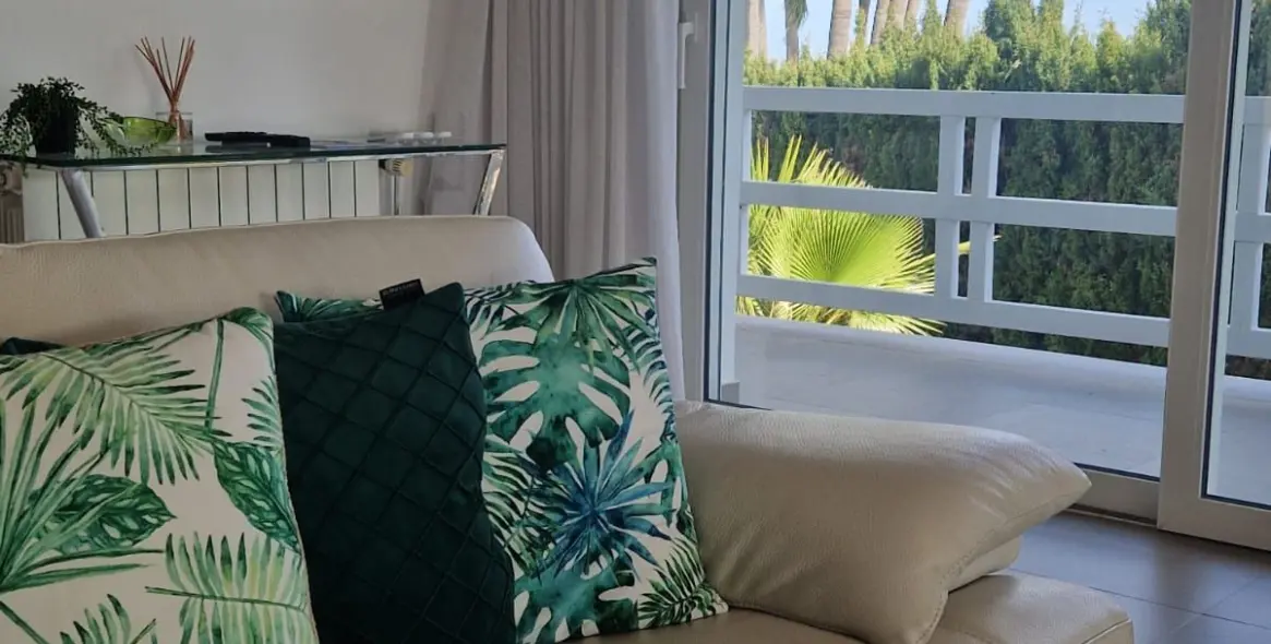 Short-term rent of detached villa in Atalaya 6