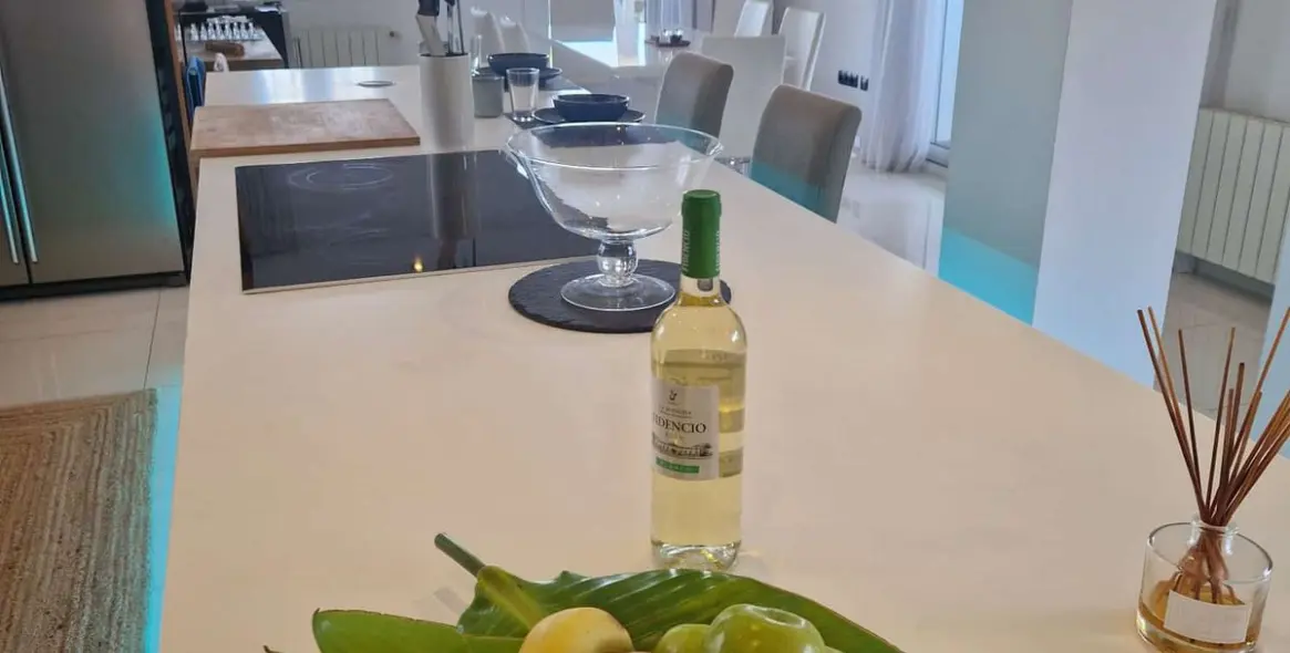 Short-term rent of detached villa in Atalaya 7