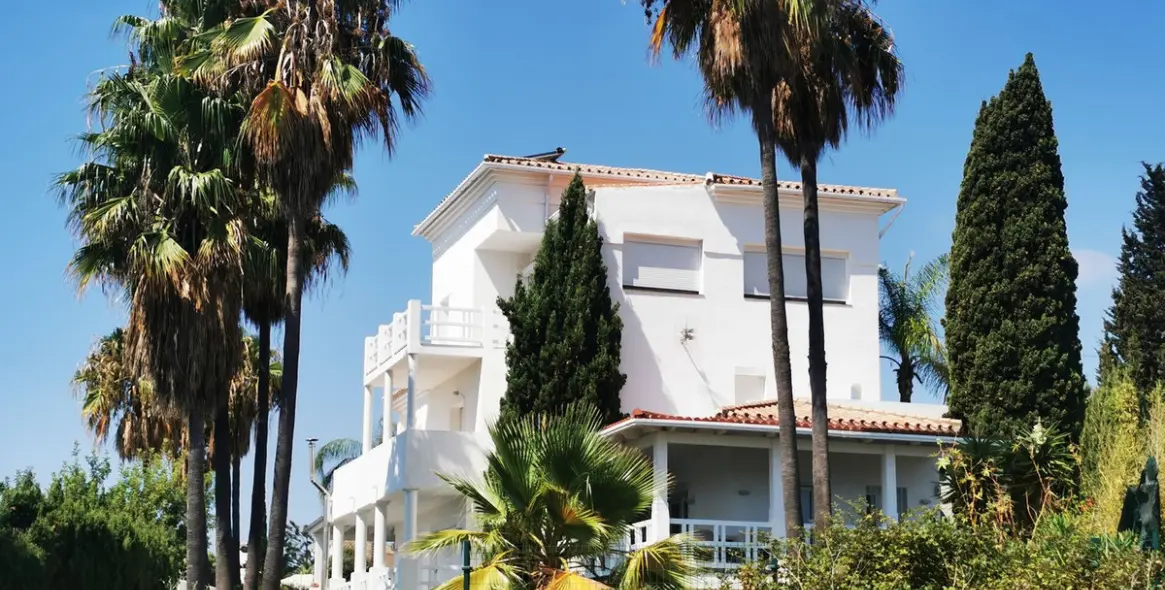 Short-term rent of detached villa in Atalaya 9