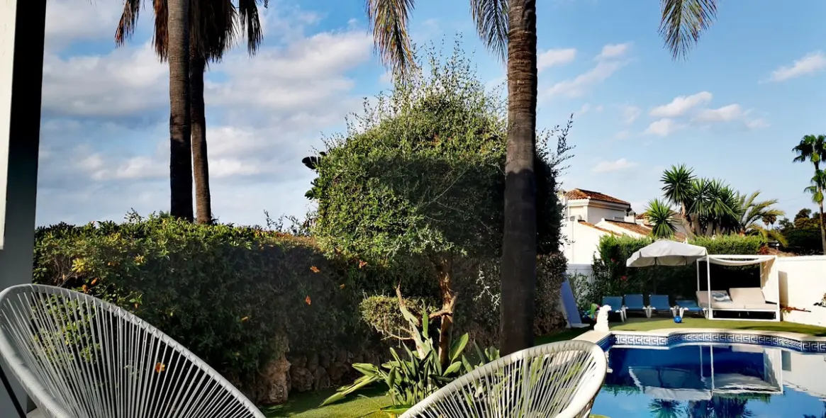 Short-term rent of detached villa in Atalaya 11