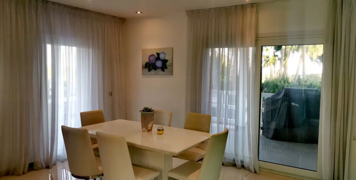 Short-term rent of detached villa in Atalaya 18