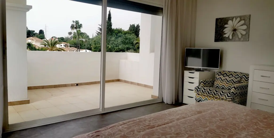 Short-term rent of detached villa in Atalaya 22