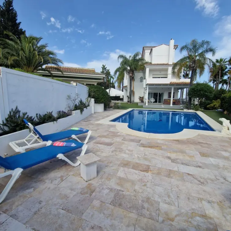 Short-term rent of detached villa in Atalaya