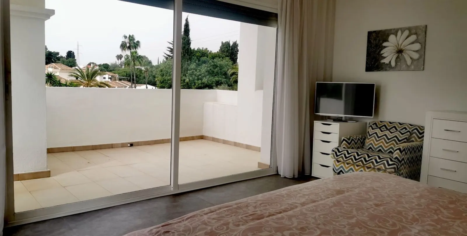 Short-term rent of detached villa in Atalaya 22