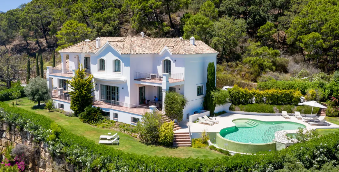 Short-term rent of detached villa in Benahavís 1