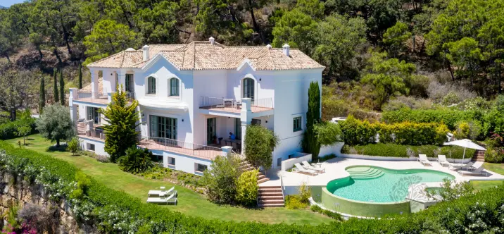 Short-term rent of detached villa in Benahavís 0