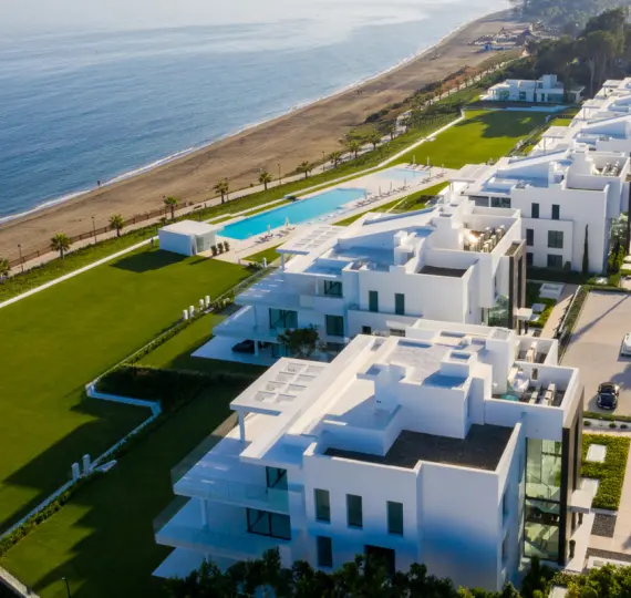 Short-term rent of middle floor apartment in Estepona