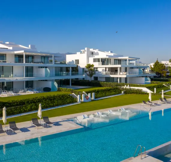 Short-term rent of middle floor apartment in Estepona