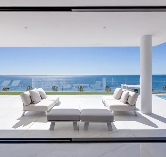 Short-term rent of middle floor apartment in Estepona