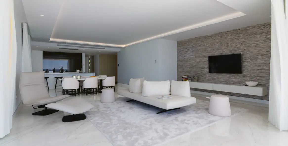 Short-term rent of middle floor apartment in Estepona 4