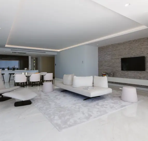 Short-term rent of middle floor apartment in Estepona