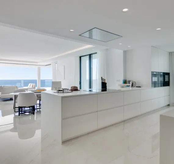 Short-term rent of middle floor apartment in Estepona