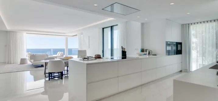 Short-term rent of middle floor apartment in Estepona 4