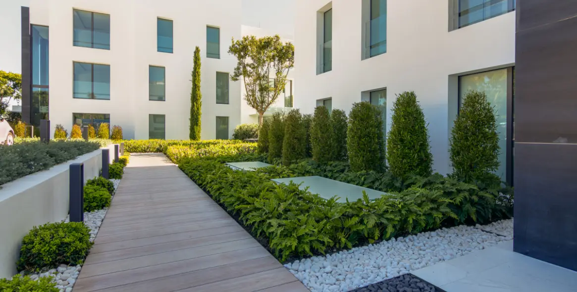 Short-term rent of middle floor apartment in Estepona 8