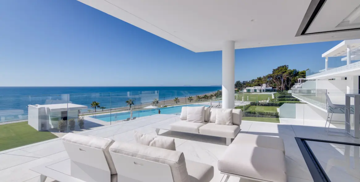 Short-term rent of middle floor apartment in Estepona 13